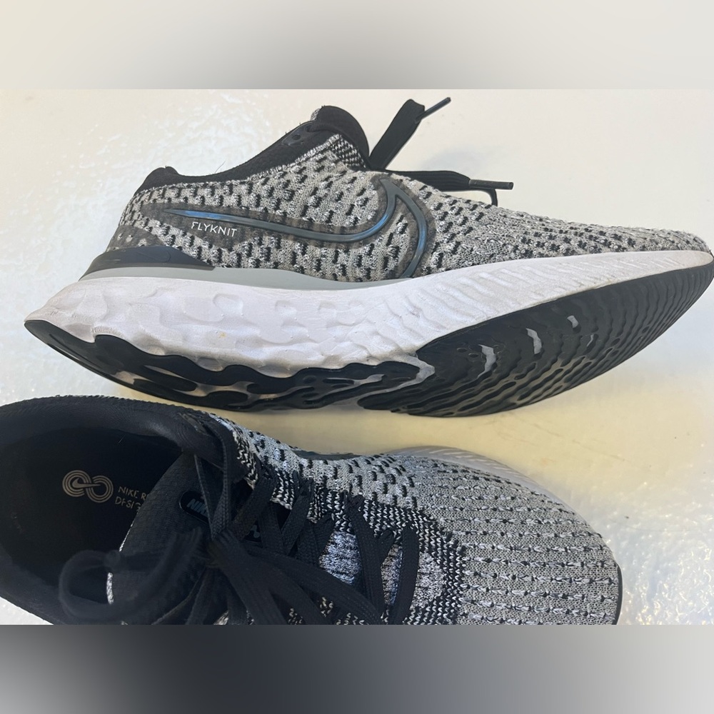 Nike React Shoes - Picture 2 of 6